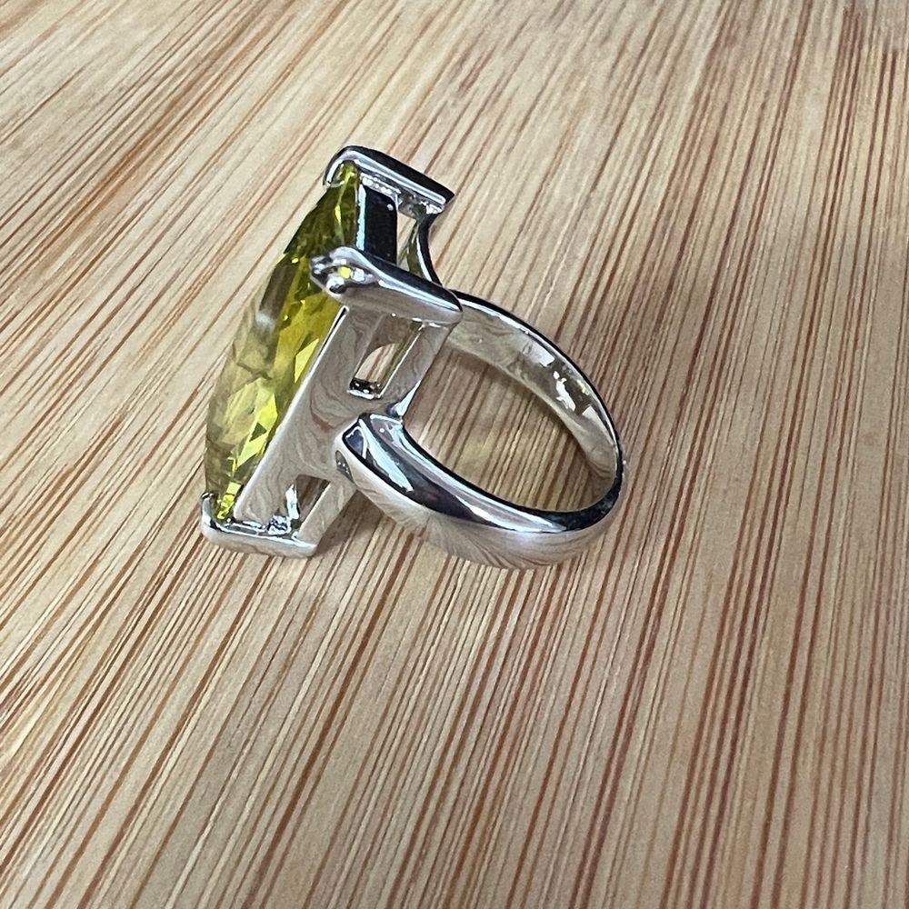 Silver Tone Emerald Cut Peridot Statement Ring Size 5 - Picture 2 of 4